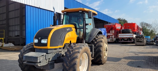 trator valtra BT 210 12.200 horas em pleno funcionamento - Máquinas Agrícolas