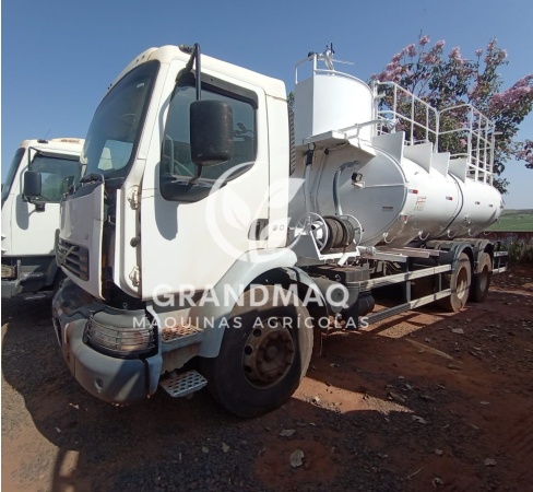 Caminhão Volvo VM 310 ano 2011 - VM 310 - Caminhões e Carretas