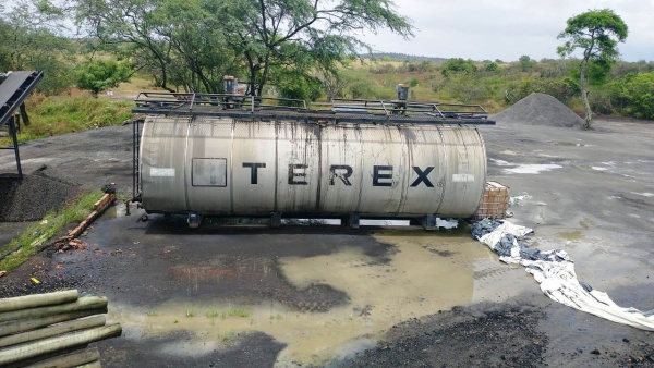 Tanque Master, marca Terex, com agitares, ano 2010