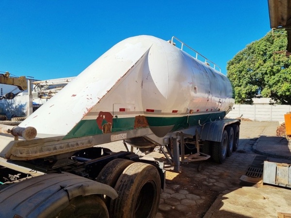 Silo Cimenteiro, marca Randon, 3 eixos, ano 1989
