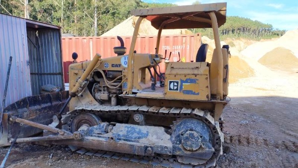 Trator de Esteira Caterpillar D4E ano 1990