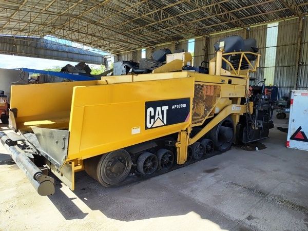 Vibroacabadora Caterpillar 1055D ano 2011