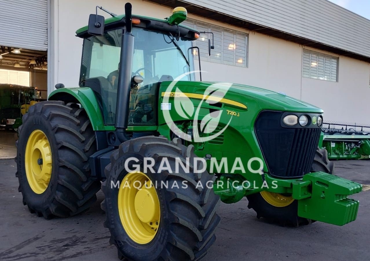 Trator John Deere 7210J ano 2015