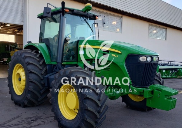 Trator John Deere 7210J ano 2015