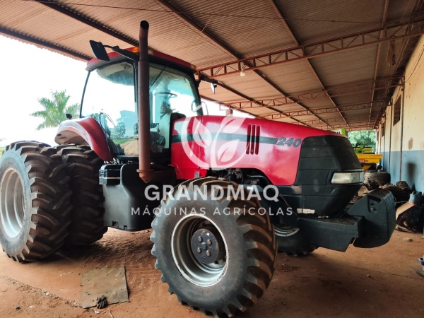 Trator Case MAGNUM 240 ano 2009