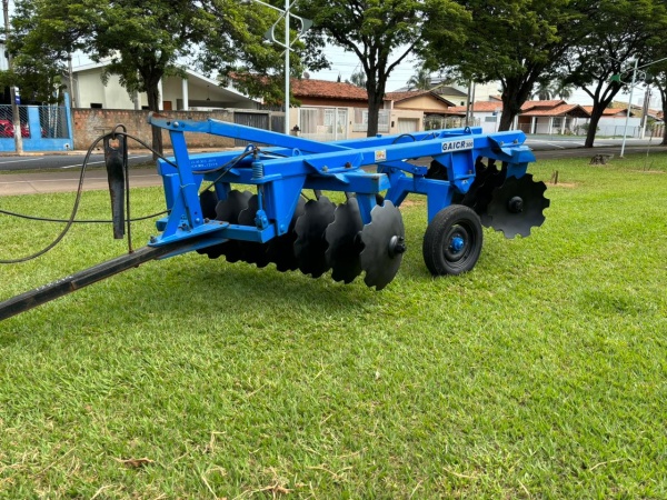 Grade Aradora Marca Tatu/Marchesan GAICR 14x28”x300 mm de espaçamento Ano 2017 
