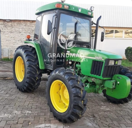 Trator John Deere 5605 ano 2005