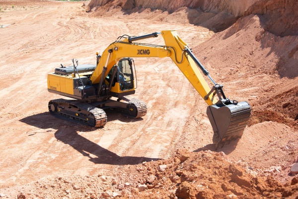 Escavadeira XCMG XE225BR ano 2025