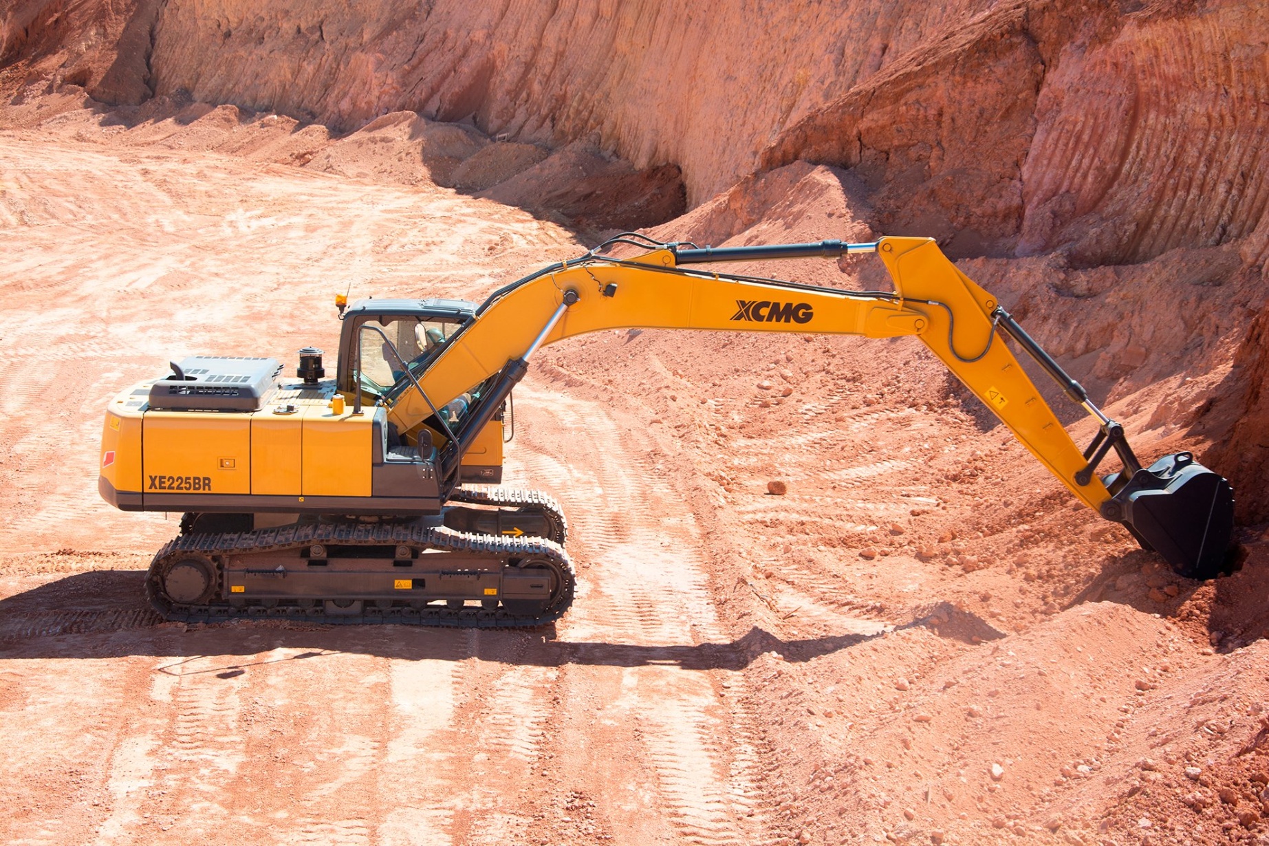 Escavadeira XCMG XE225BR ano 2025