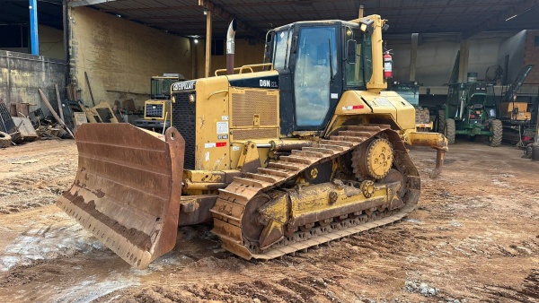 Trator de Esteira Caterpillar D6N ano 2009
