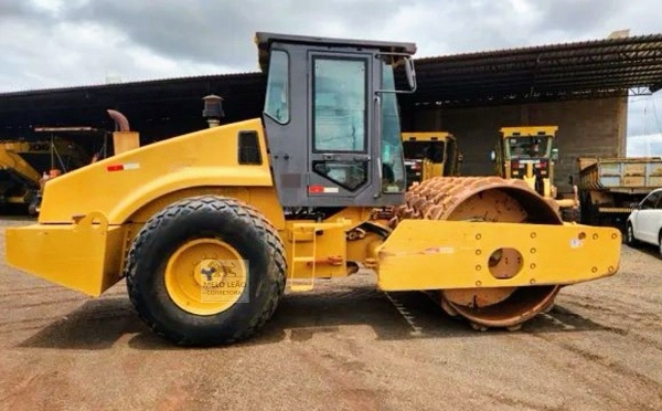 ROLO COMPACTADOR LIUGONG 612H COM KIT PATA 2012 5630526 - Pavimentação e Infraestrutura