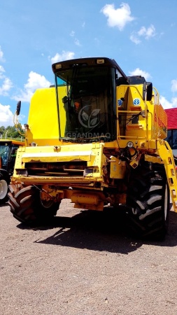 Colheitadeira New Holland TC 59 ano 2002 - TC 59 - Máquinas Agrícolas