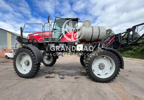 Pulverizador Autopropelido Massey Ferguson MF 9030 ano 2015