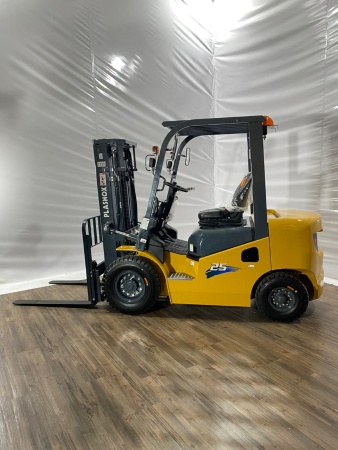 EMPILHADEIRA NOVA - DIESEL - 2.500KG - TORRE DE 3MTS