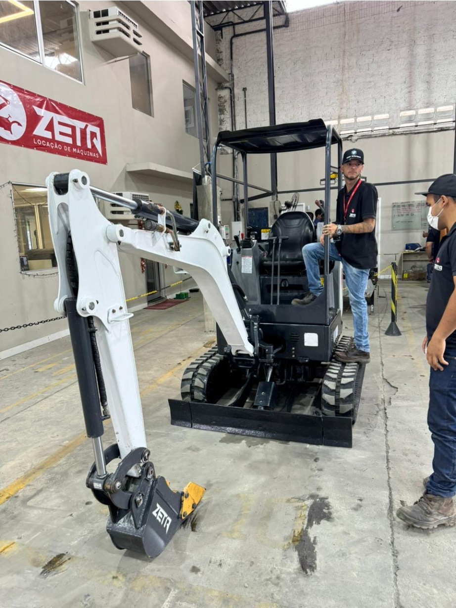 Mini Escavadeira Bobcat E20