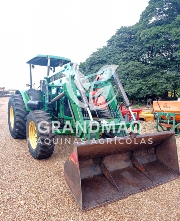 Trator John Deere 6110E ano 2012