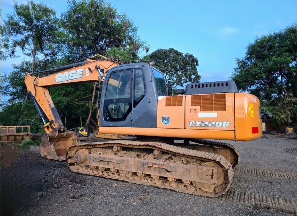 Escavadeira Case CX220B ano 2013, com tudo novo - Máquinas de Linha Amarela