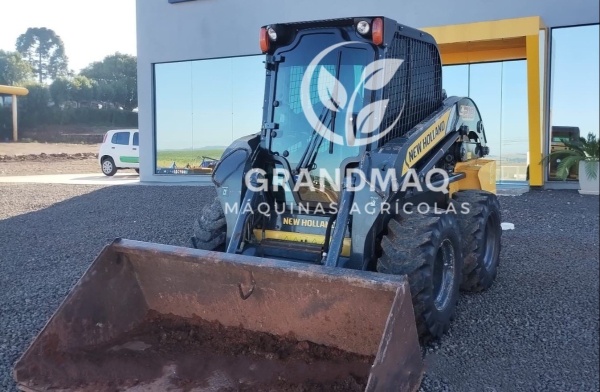Mini Carregadeira New Holland L218 ano 2018