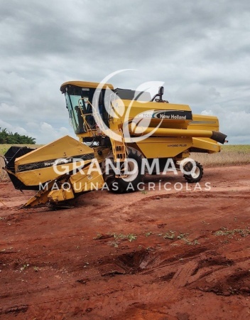 Colheitadeira New Holland TC 57 ano 2005 - TC 57 - Máquinas Agrícolas