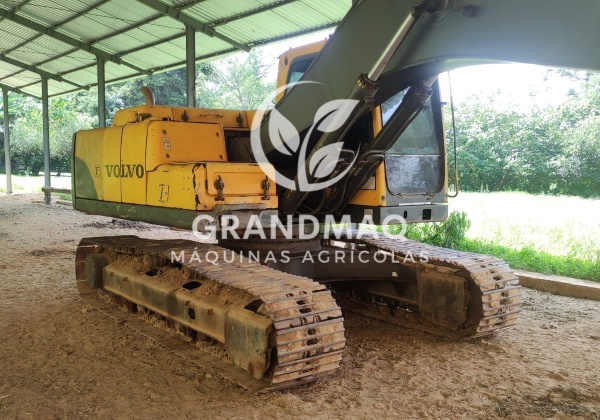 Escavadeira Volvo EC 210B Prime ano 2013