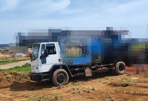 FORD CARGO 1317 T 4X2 NO CHASSI 2005 - Caminhões e Carretas