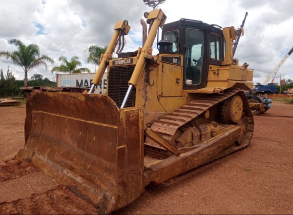 Trator de Esteira Caterpillar D6T XL ano 2018 com 8450 horas - Máquinas de Linha Amarela