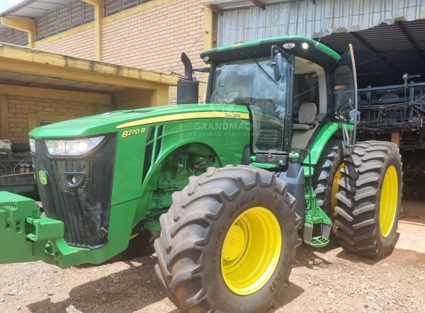 Trator John Deere 8270R ano 2019