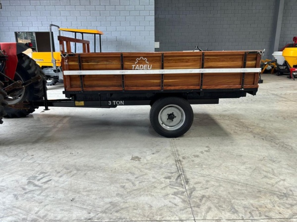 Carreta agrícola >nova carroceria em madeira sistema basculante manual para Trator , Marca: Tadeu 