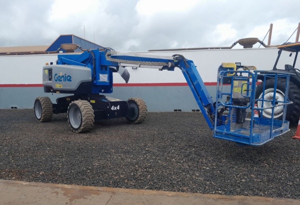 Plataforma Elevatória Genie Z-60 37DC ano 2020, Articulada, 4x4, Elétrica, com 8900 horas - Máquinas para Elevação