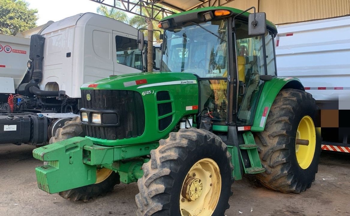 Trator John Deere 6125 J ano 2014