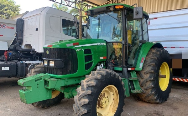 Trator John Deere 6125 J ano 2014