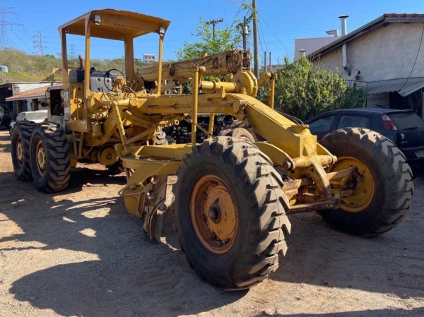 Motoniveladora Caterpillar 120B ano 1990