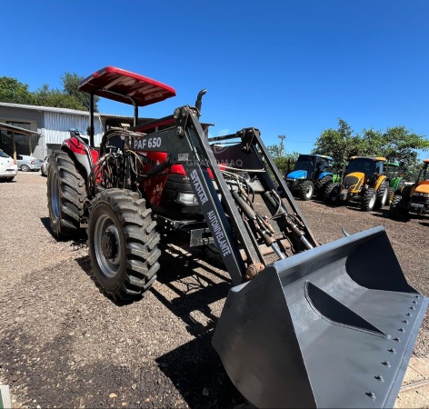 Trator Case Farmall 80  ano 2013 - Máquinas Agrícolas