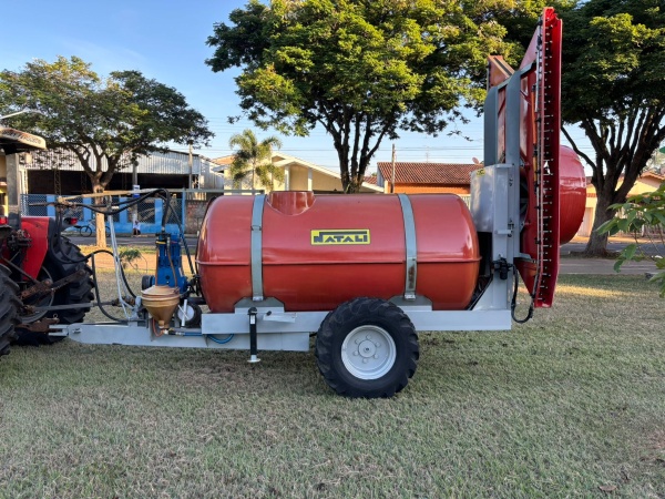 Pulverizador/Atomizador Marca: Natali Modelo: Bilateral ,tanque com capacidade para: 4.000 Litros  ,
