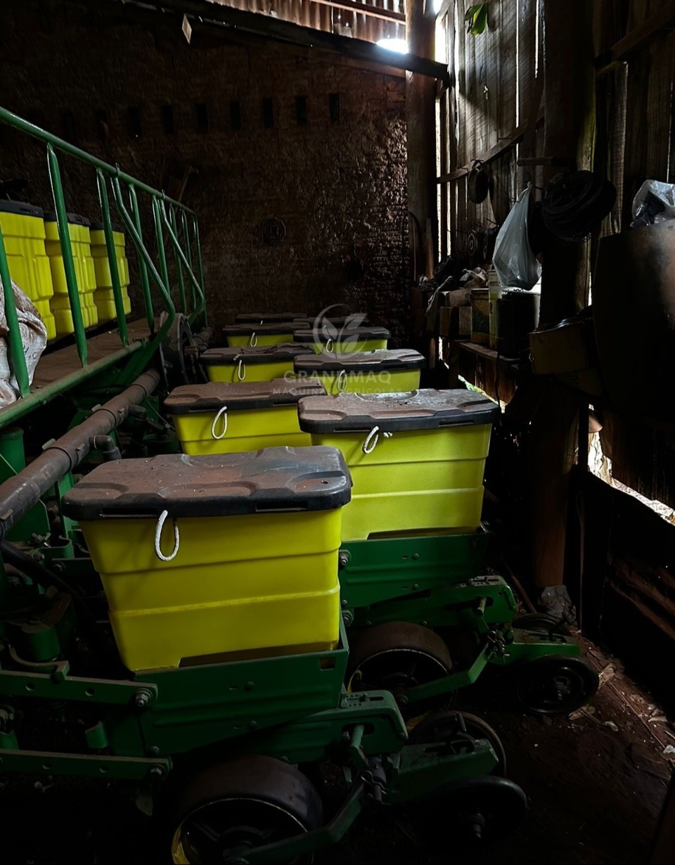 Plantadeira John Deere 9211 ano 2004