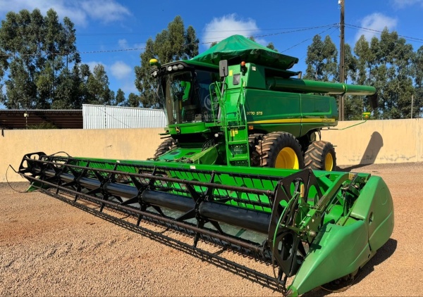Colheitadeira John Deere 9770 STS ano 2013