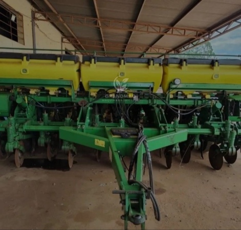 Plantadeira John Deere 1113 ano 2013