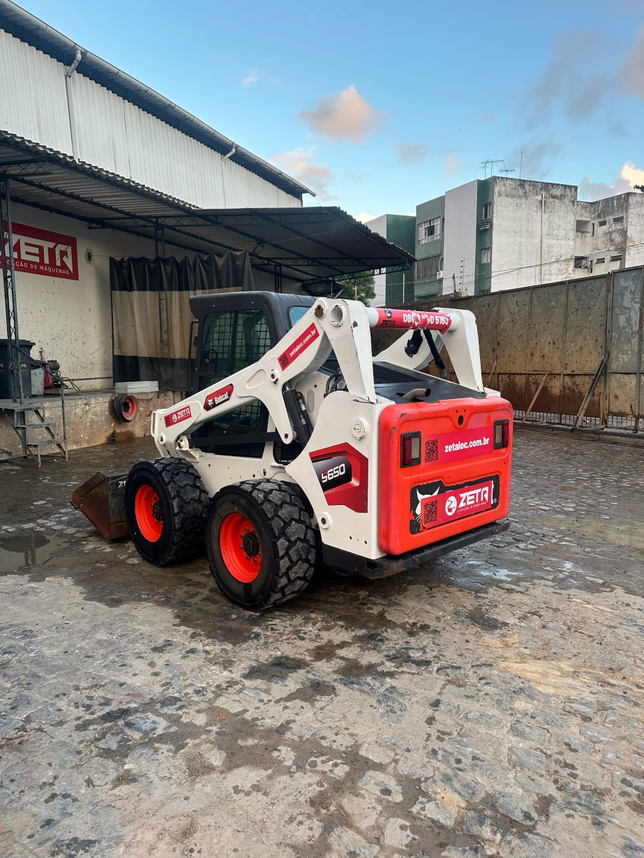 Mini Carregadeira Bobcat S650 ano 2021