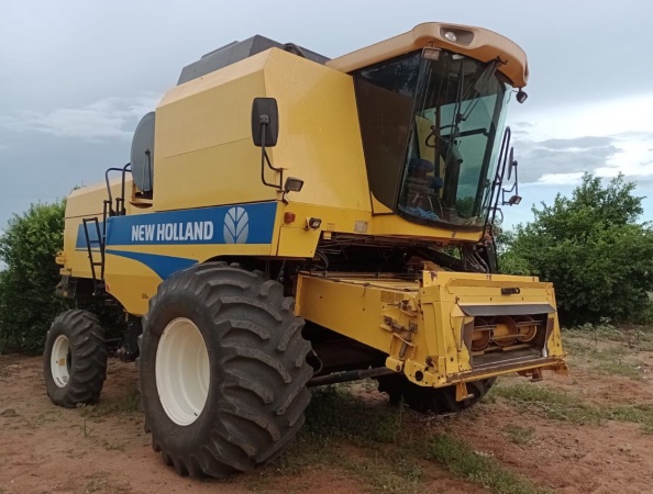 Colheitadeira New Holland TC5090 ano 2020 com 2700 horas - Máquinas Agrícolas