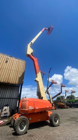 Plataforma JLG 800 AJ ano 2013