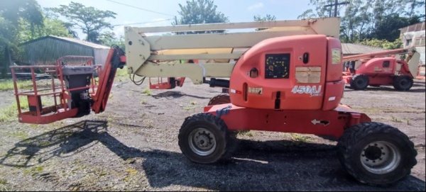 Plataforma JLG 450 AJ ano 2013