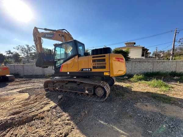 Escavadeira Sany SY215H 2023 - SY215 H - Máquinas de Linha Amarela