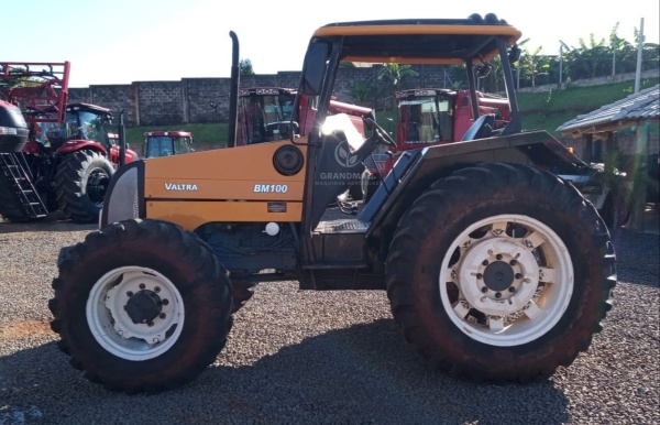 Trator Valtra BM 100 ano 2004
