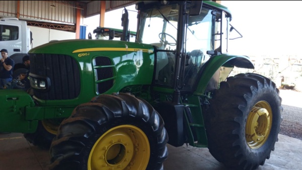Trator John Deere 6190J ano 2018