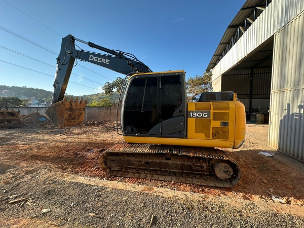 Escavadeira John Deere 130G ano 2015