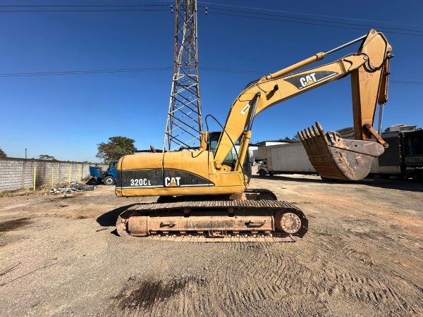 Escavadeira Caterpillar 320cl ano 2006 - 320cl - Máquinas de Linha Amarela