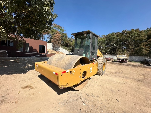 Rolo Compactador Liugong 612H ano 2010