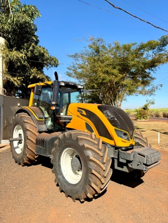 Trator Valtra BH 224 HITECH