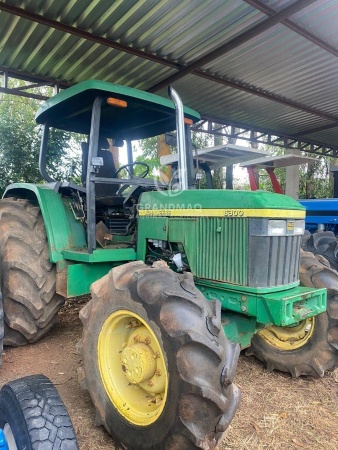 Trator John Deere 6300 ano 1999
