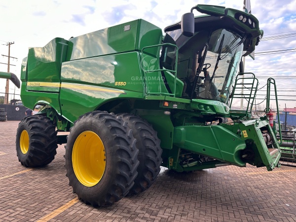 Colheitadeira John Deere S550 ano 2016